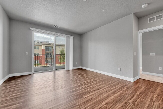 Building Photo - $1,775 - 2 Bed, 2 Bath Condo in Aurora wit...