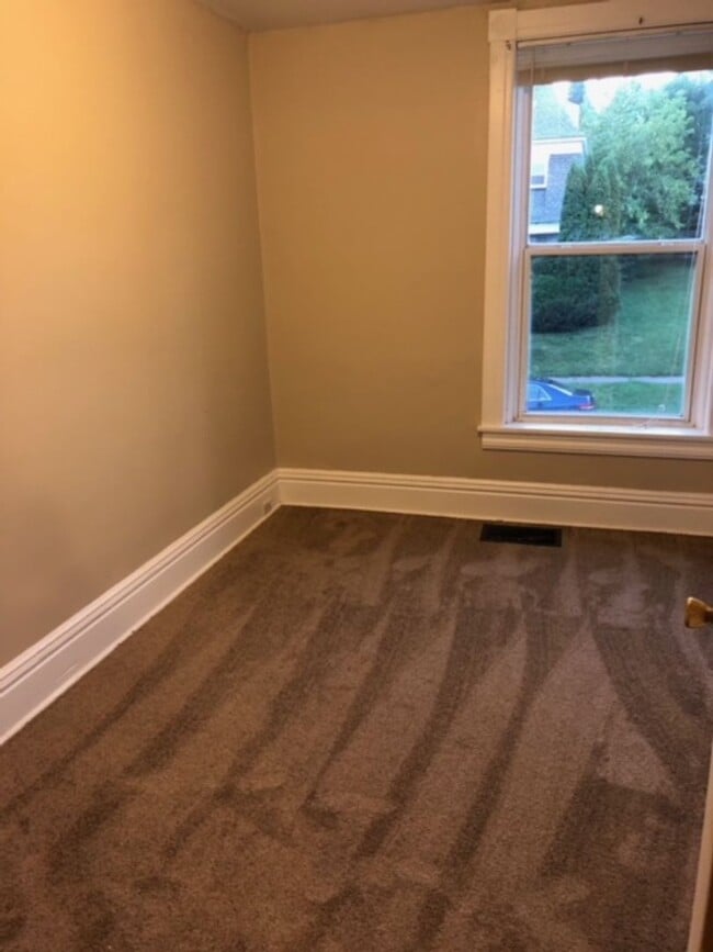 Building Photo - 2 Roommates Wanted!