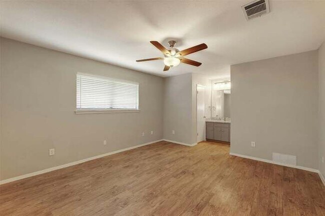 Building Photo - 4102 Hillside Dr