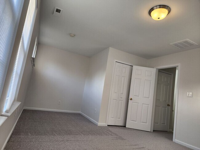 Building Photo - Four bedroom townhome in Caldwell Station