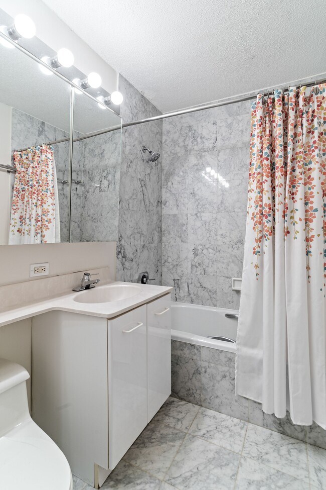 Building Photo - 2 S End Ave