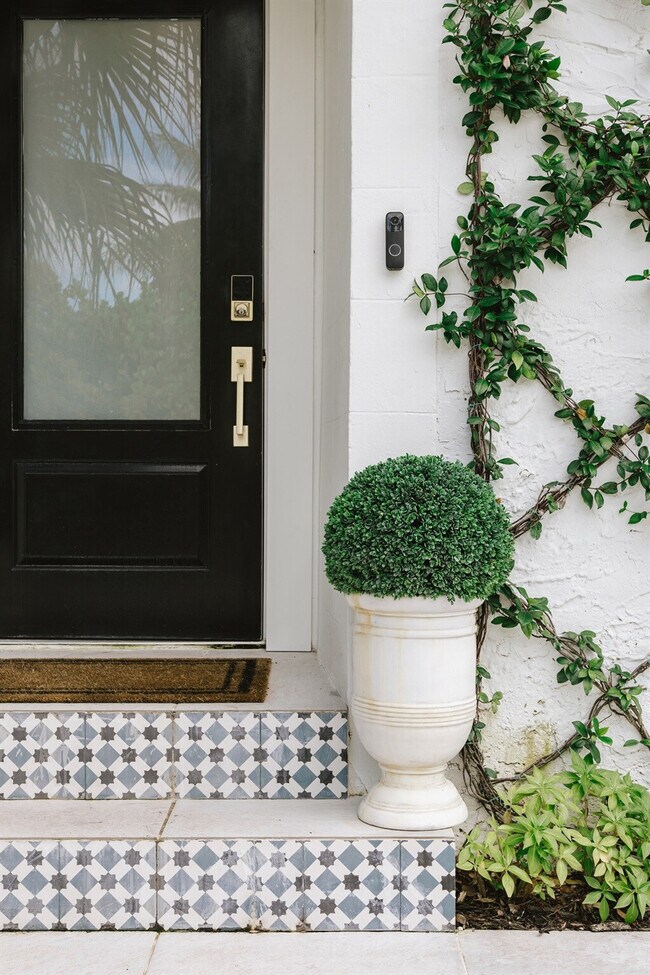 Building Photo - 610 38th St