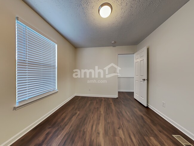 Building Photo - 13139 N Elster Way