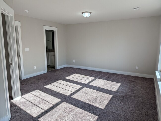 Building Photo - 222 Keaton Ct