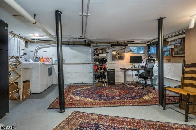 Building Photo - 203 Locust Dr