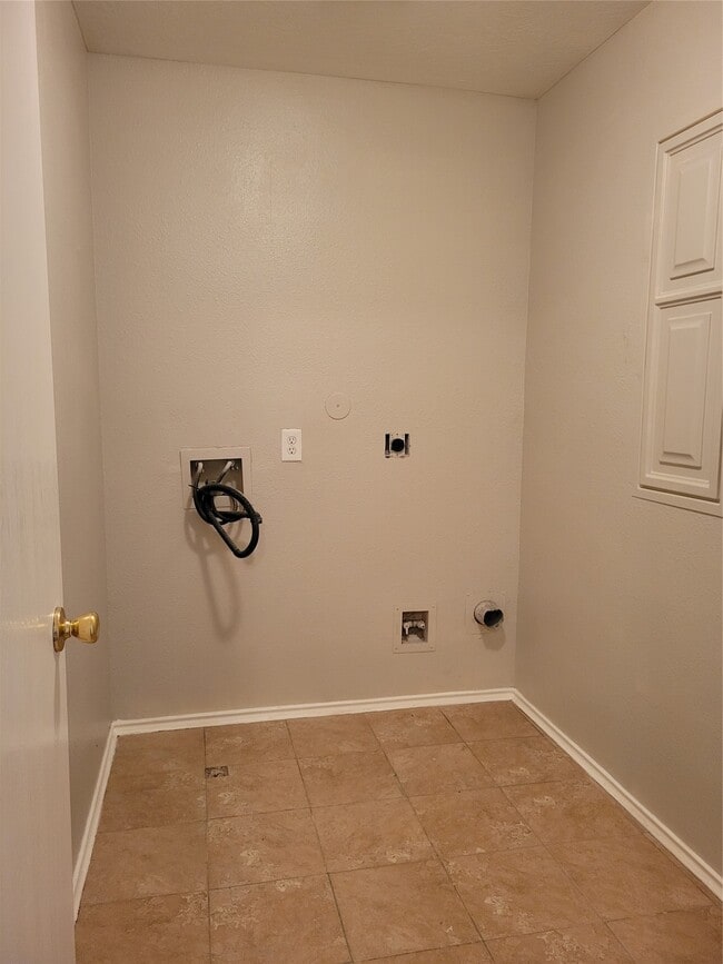 Building Photo - 6055 Green Heather Ln