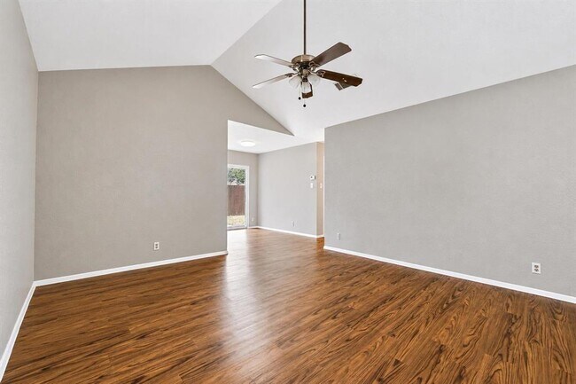 Building Photo - 8808 Pineridge Dr