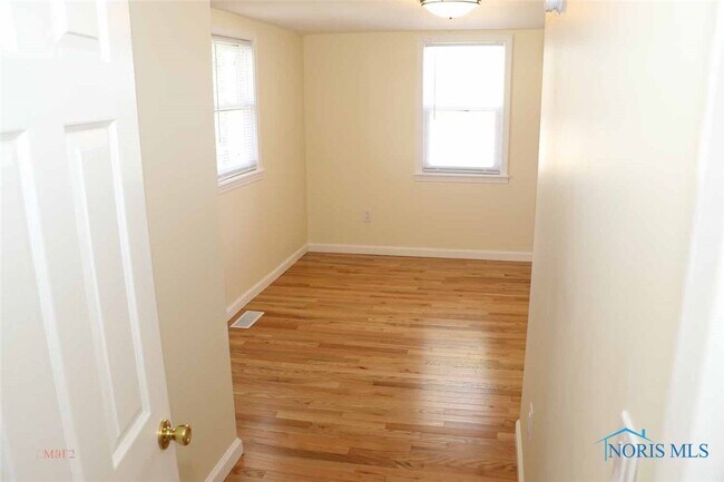 Building Photo - 129 Oswald St