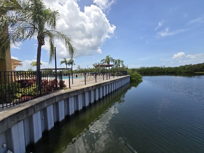 Building Photo - 1 Bed 1 Bath Condo For Rent in Tampa $1499