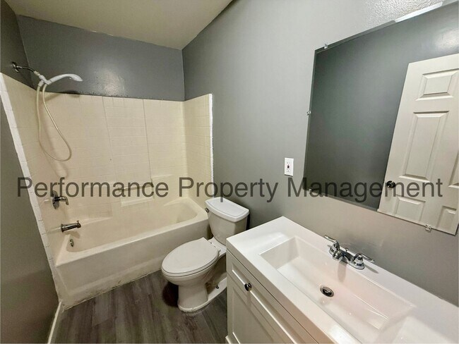 Building Photo - 326 Beardsley Ave