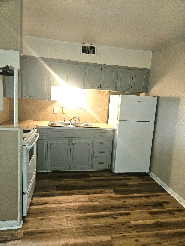 Building Photo - 414 E Avenue A