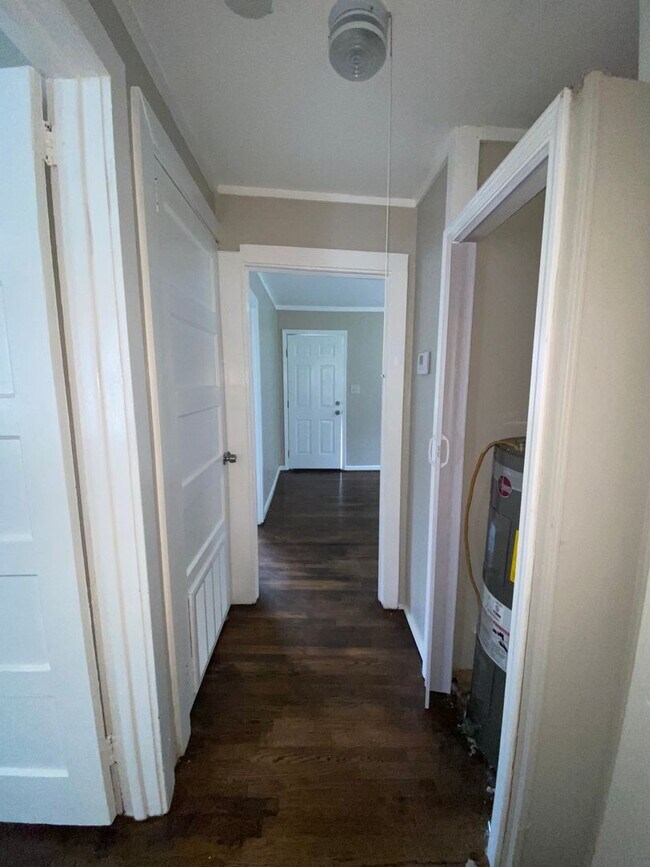 Building Photo - 104/105 7th Ave SE