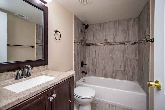 Building Photo - Well Maintained Home in Eastview Estates!