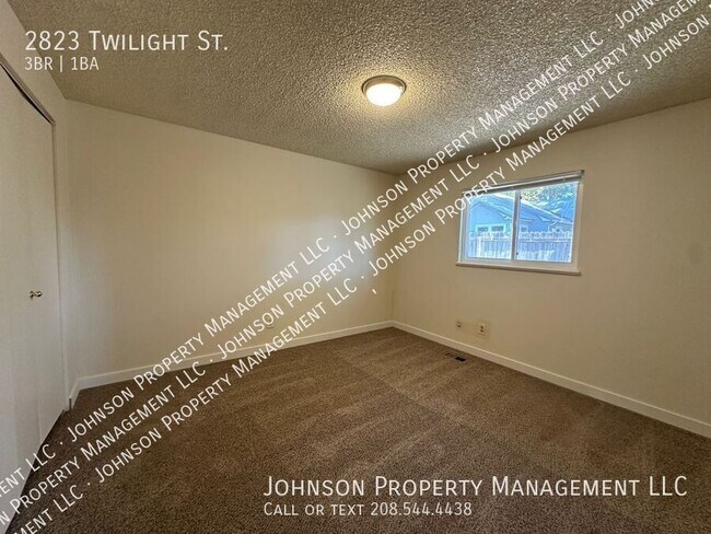 Building Photo - 2823 Twilight St