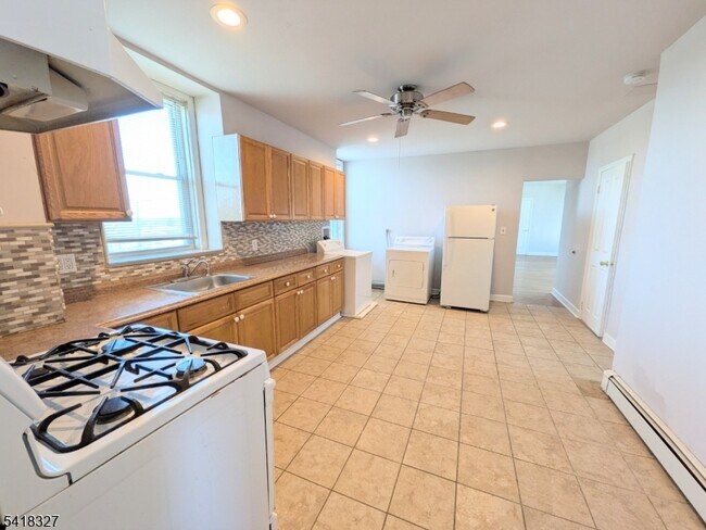 Building Photo - 239 Union Blvd