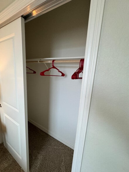 Building Photo - Room in Townhome on W Whitestone Blvd