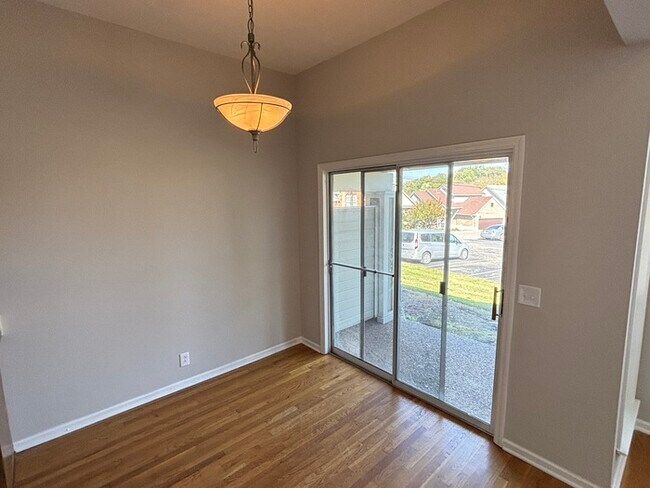 Building Photo - Cherry Hill condo, highly desired!