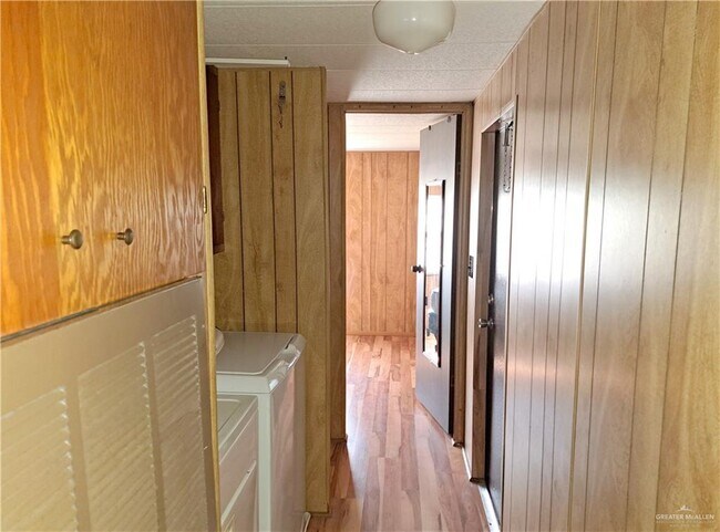 Building Photo - 402 Cory Dr