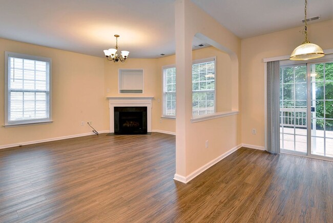 Building Photo - Spacious Home in York County