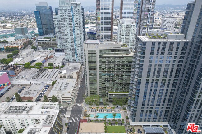 Building Photo - 1155 S Grand Ave