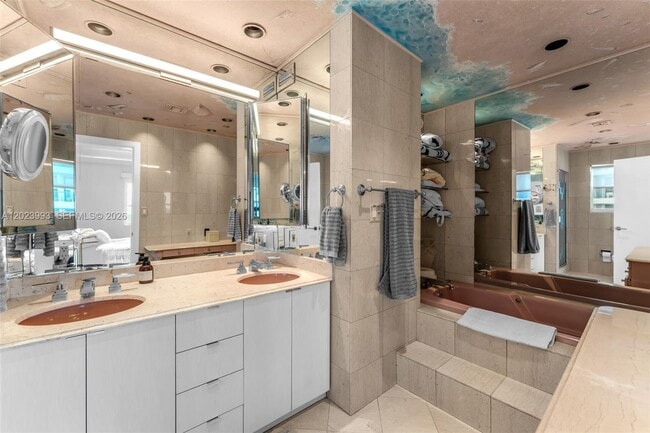 Building Photo - 4925 Collins Ave