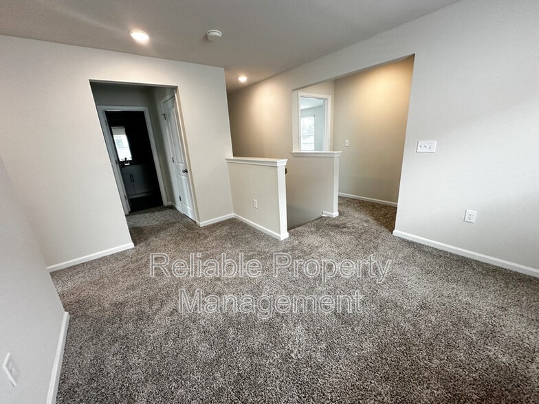 Building Photo - 121 Rushmore Ave