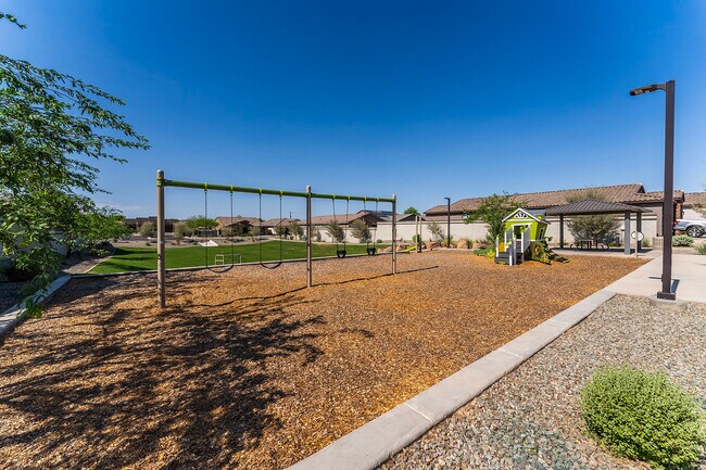 Building Photo - 1645 W la Mirada Dr