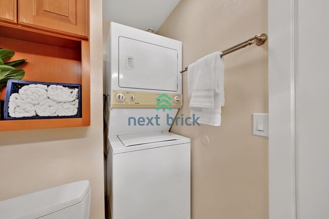 Building Photo - Charming 2-Bedroom Cottage in the Heart of...