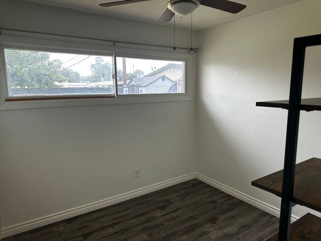 Building Photo - Charming Riverside Home on Hillside Avenue!