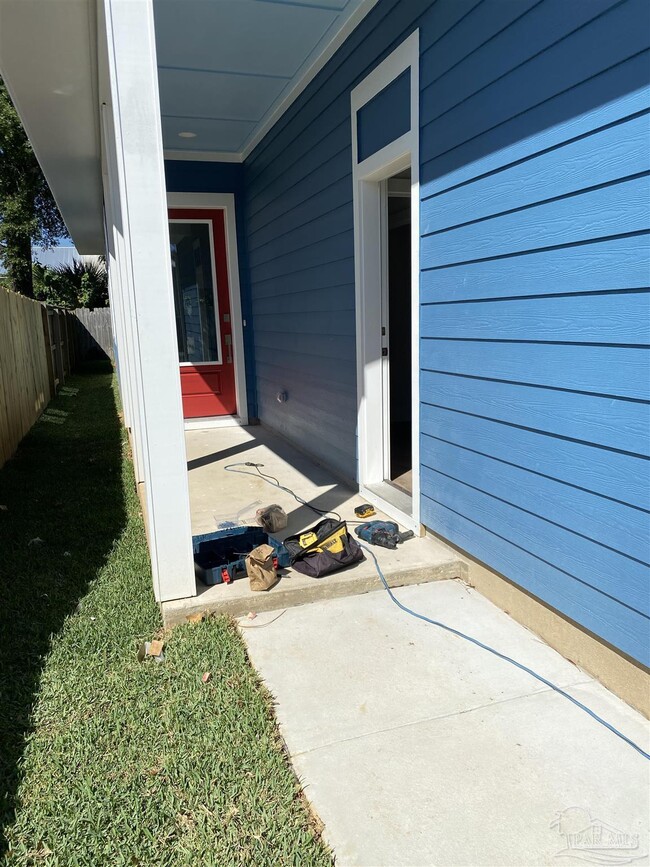 Building Photo - 605 S N St