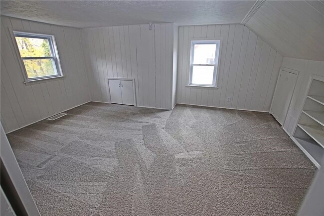 Building Photo - 146 Meadowbrook Rd