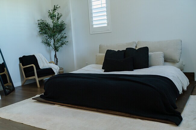 Building Photo - 36351 Elizabeth Ln