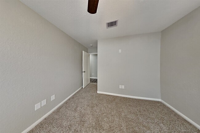Building Photo - 22723 W Waterlake