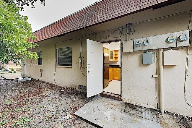 Building Photo - 1001 SW 80th Ave