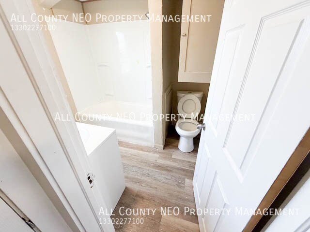 Building Photo - 321 Grace Ave