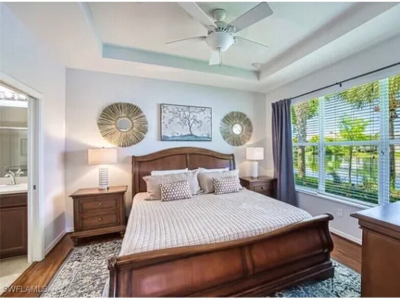 Primary Suite/ King - 15034 Sea Crest Blvd