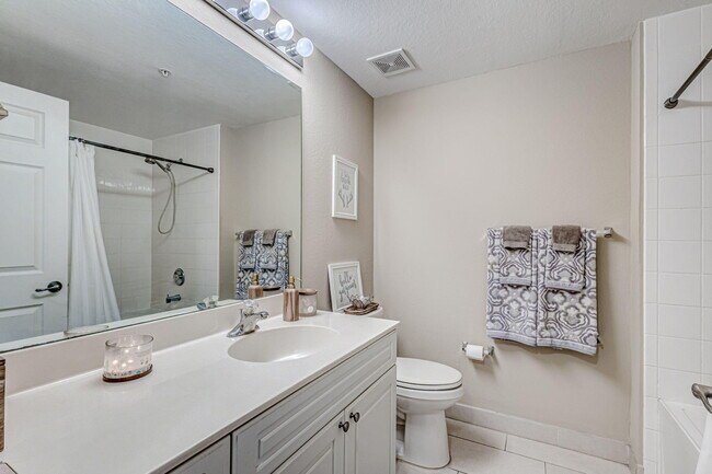 Building Photo - 3019 Alcazar Pl