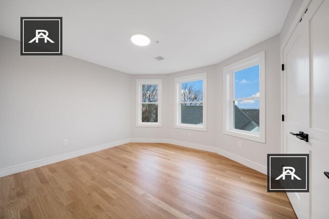 Building Photo - 3 bedroom in Boston MA 02130