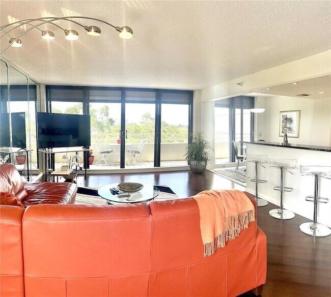 Building Photo - 5950 Pelican Bay Plaza S