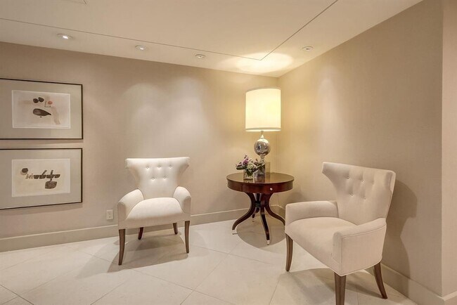 Building Photo - 5001 Woodway Dr