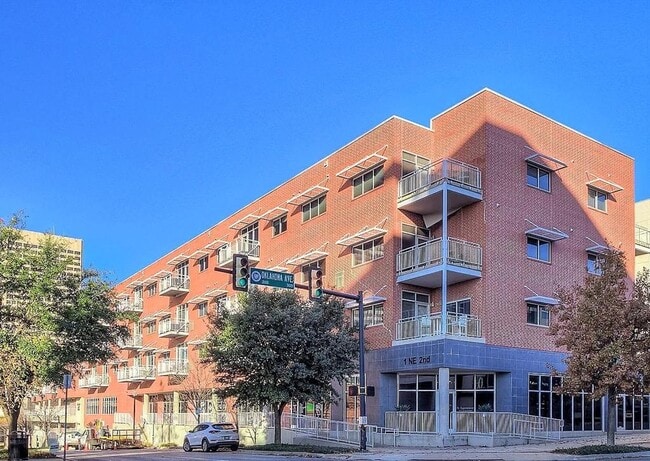 Building Photo - 1 NE 2nd St