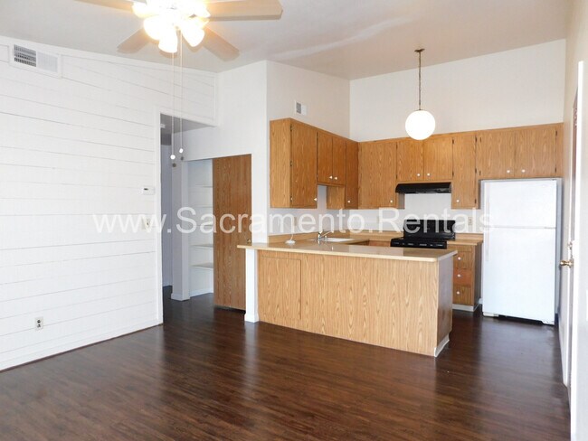 Building Photo - Spacious 2bd/2ba Foothill Farms Duplex with 2 Car Garage
