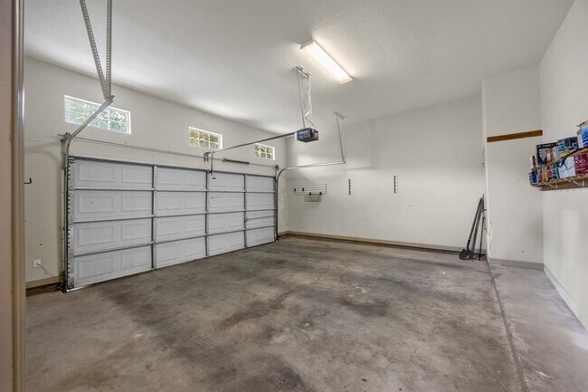 Building Photo - 6704 Menchaca Rd