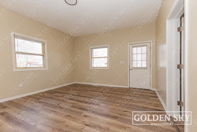 Building Photo - 2915 S Vine St