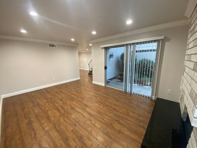 Building Photo - Luxurious 3 Bedroom Cypress Townhouse for ...