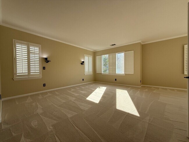 Building Photo - 20 Gonsalves Ct
