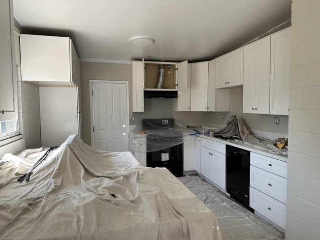 Building Photo - 540 W Elm Ave