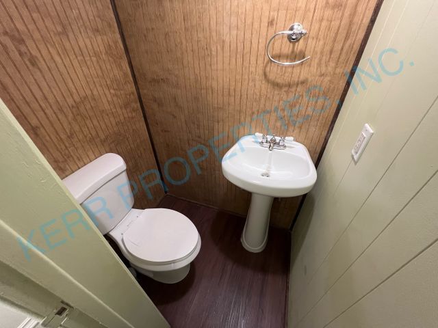 Building Photo - Deep Creek Manor! 3 Bd / 1.5 Bth - Central...