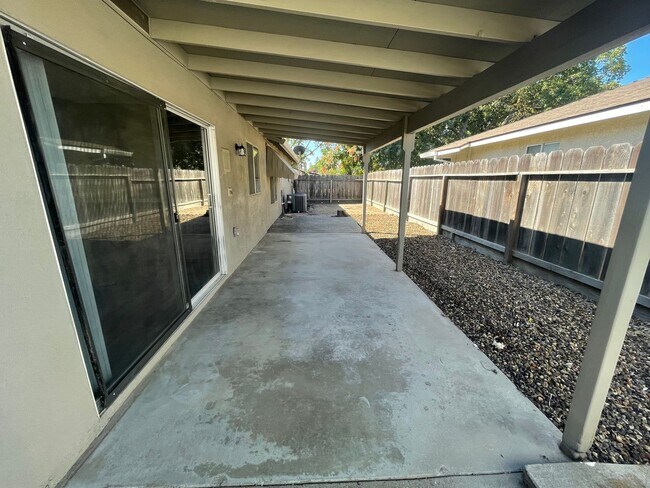 Building Photo - Single story located in East Modesto neigh...