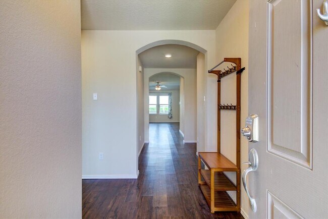 Building Photo - 403 Kyra Ln